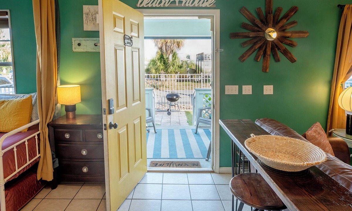 West Panama City Beach Cottage | Aquaman's Cottage/Laguna Beach Paw-ridise Retreat! 5 minute walk to the beach