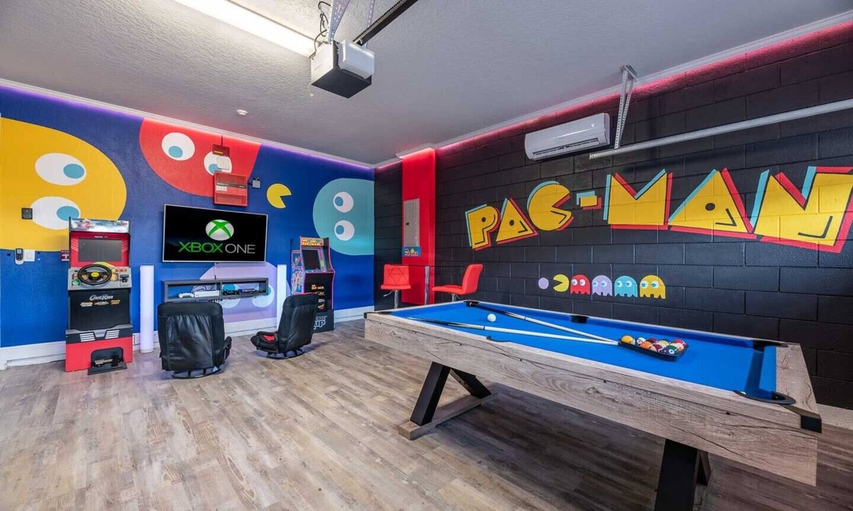 West Kissimmee House | Art Deco Oasis with Games Room at Encore