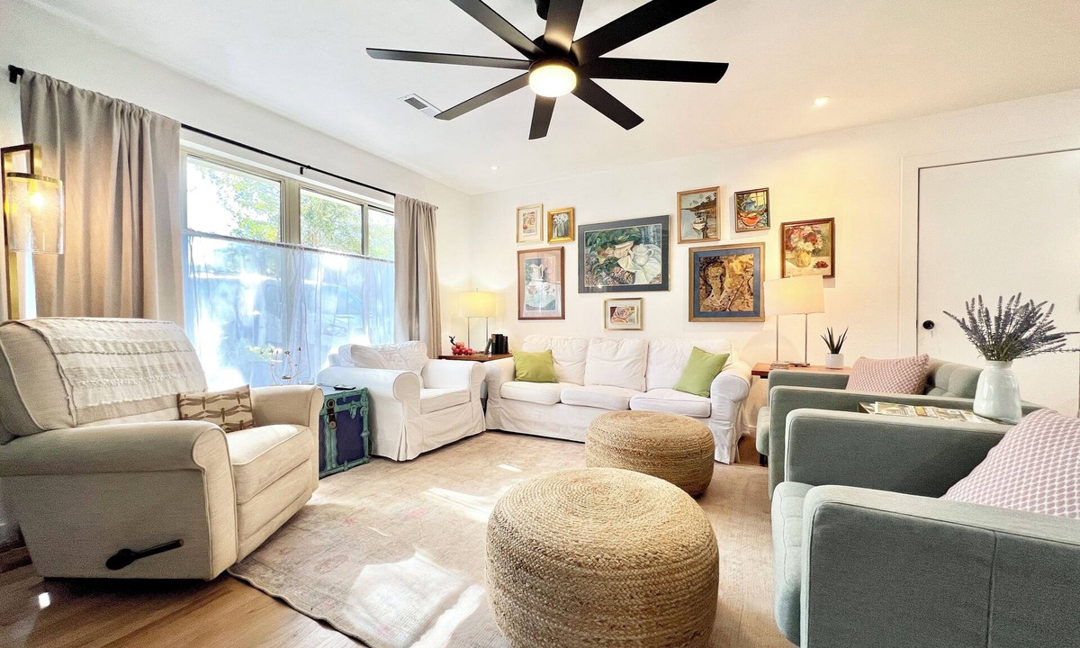 Fairhope House | Artsy 3/2 Cottage near the Bay in Charming Fairhope - just renovated