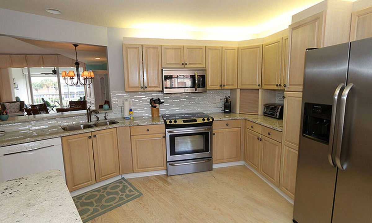 Pelican Bay Condo | Avalon, Pelican Bay 3 Bedrooms + den/home office, Pools, Hot Tub, lake views
