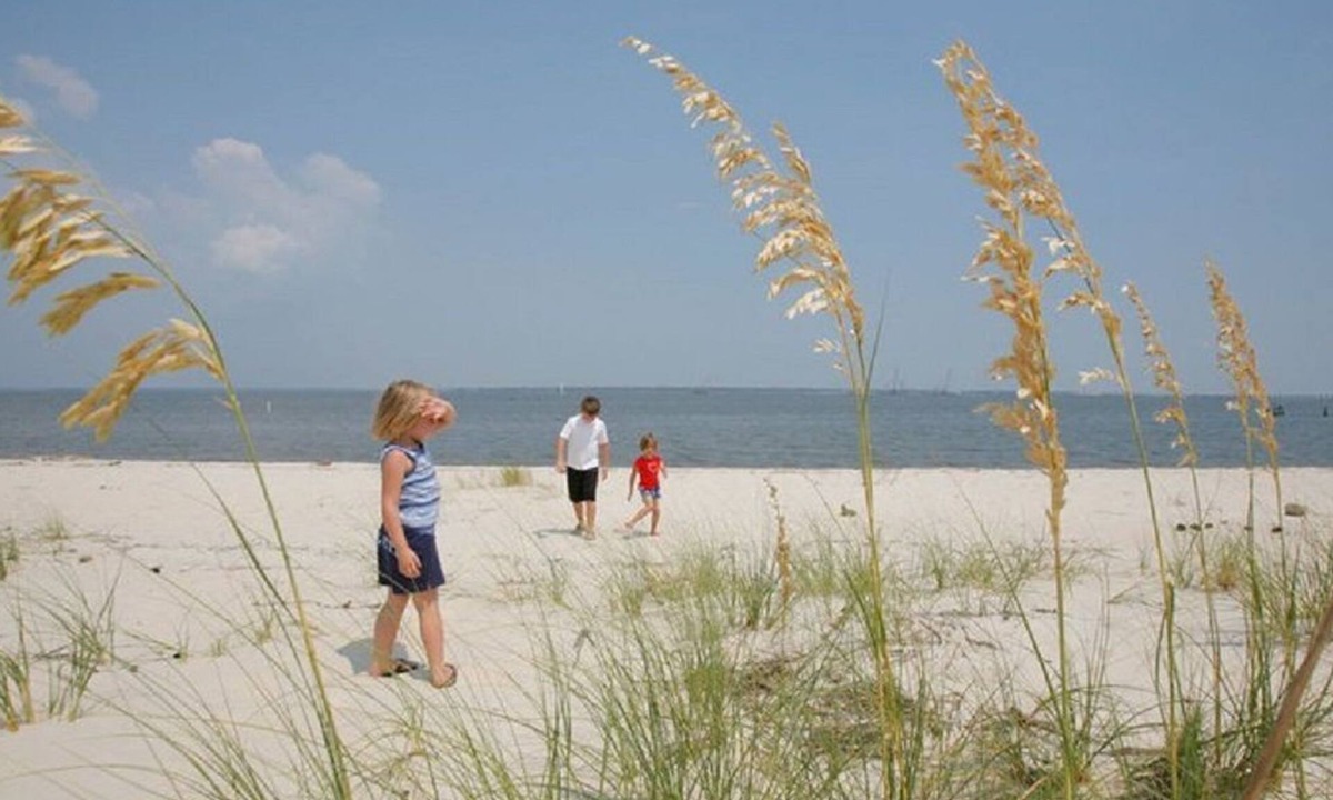 Long Beach House | Azalea Beach Retreat- Your Coastal home away from home. Beach is within blocks!