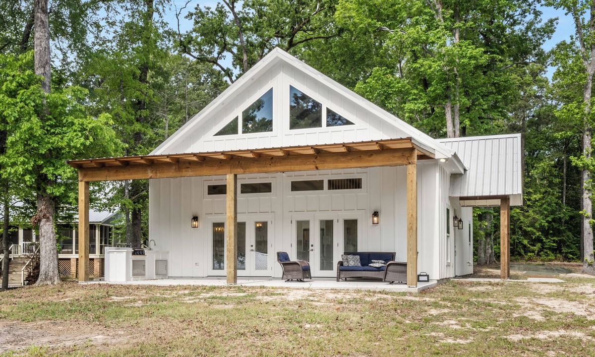 Negreet House | B's Bungalow- Waterfront-Family-Friendly-Near Adventure Park, Fishing & More!