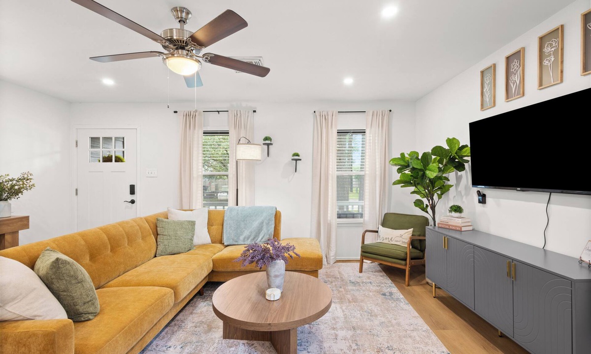 College Park House | Backyard Bliss Bungalow w/Pergola Fast WiFi Near Waterway
