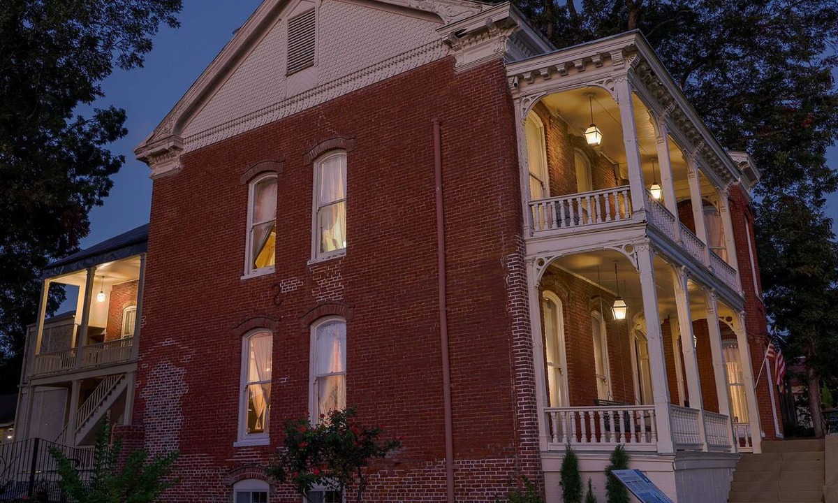 Vicksburg Bed & Breakfast | Baer House Inn