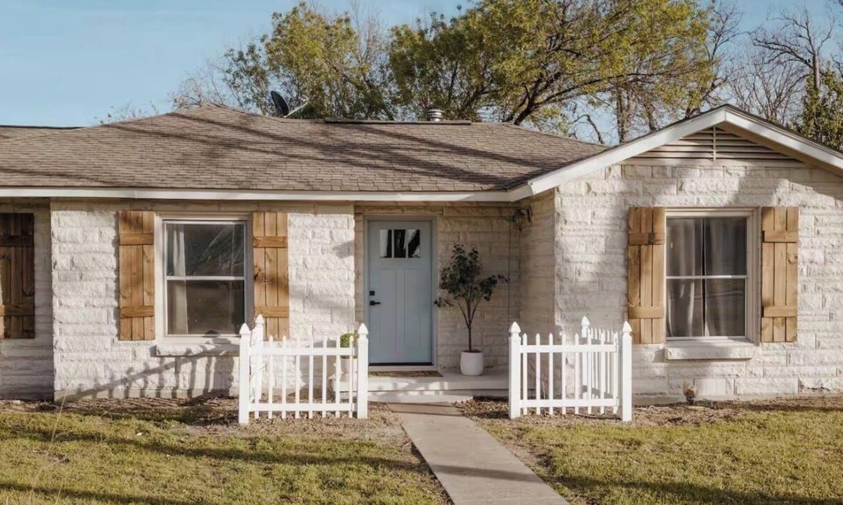 Waco Cottage | Bagby Bunkhouse Beautiful Cottage 7 minutes from Baylor and Magnolia Pond