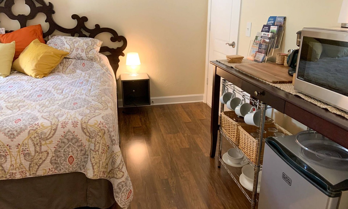 Bay St Louis Apartment | Bamboo Room Oasis Private King Guest Suite 5 Min to Beach & Casinos!