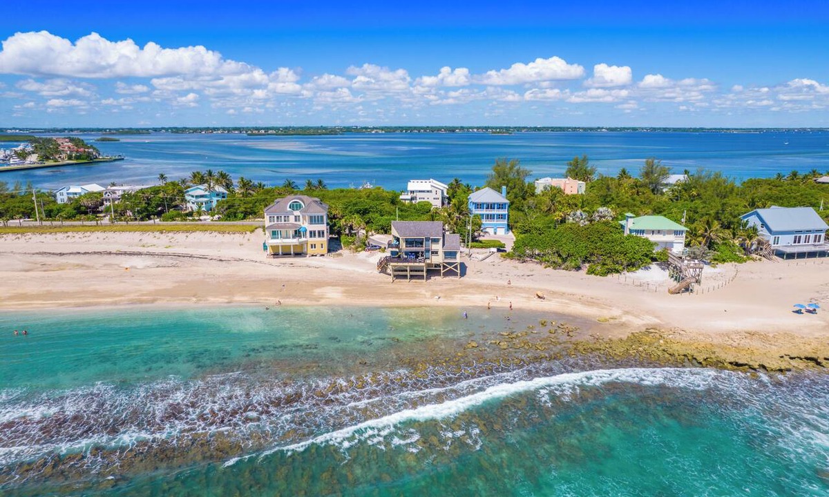 Stuart House | Bathtub Beach Retreat: 8BR/4BA Ocean-to-River w/heated pool +Elevator Discounts!
