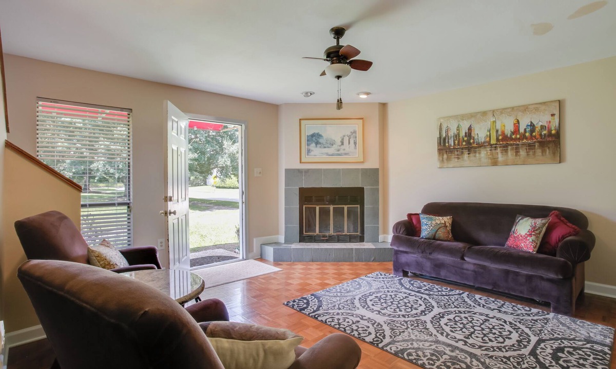 Westminster House | Baton Rouge Townhome w/Pool Access - 7 Mi to LSU!