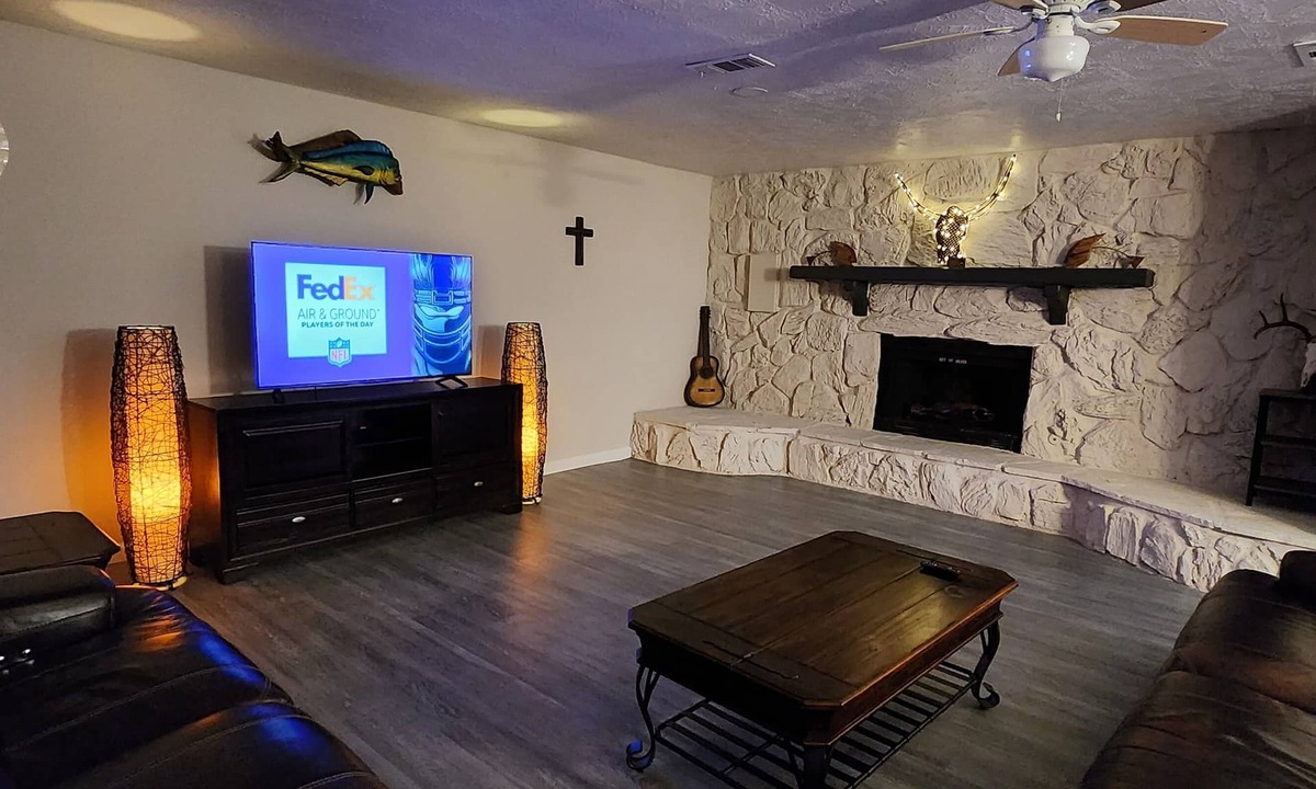 Orange House | Bay House 4 bedroom 3 full bath