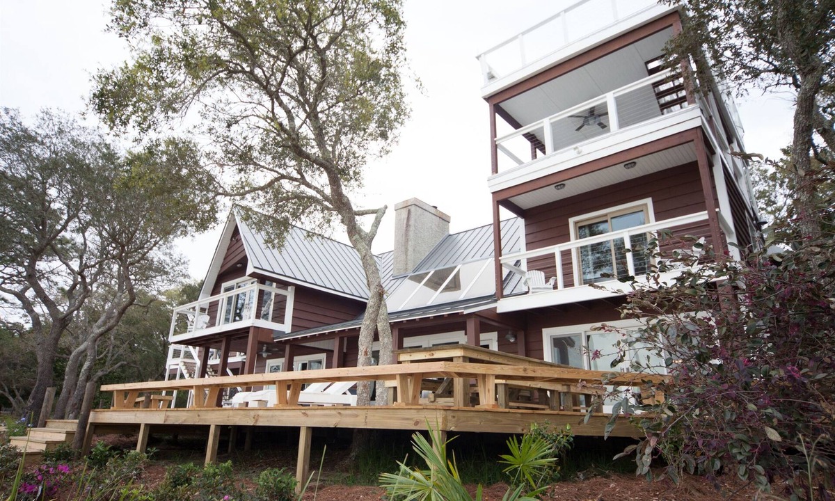 Gulf Breeze House | Bayfront Lodge-Beautiful & Unique East Bay Retreat