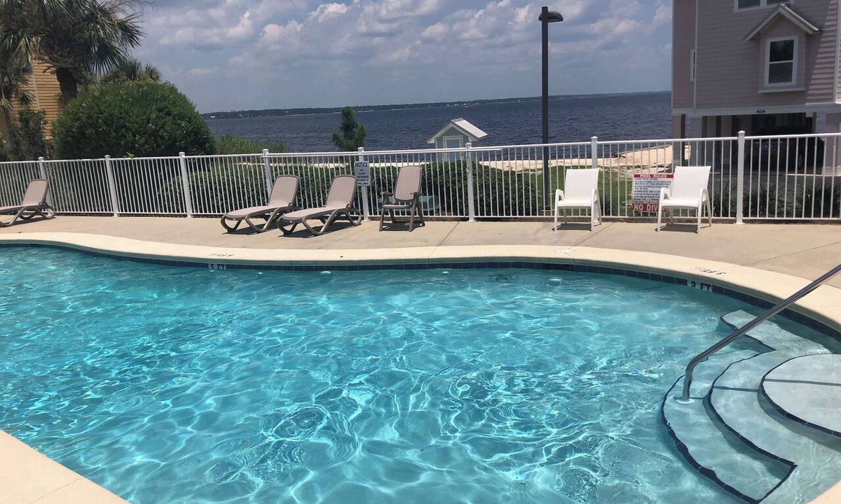 Innerarity Townhomes Condo | Bayfront Paradise-Steps to Sand, Pool, Kayaking