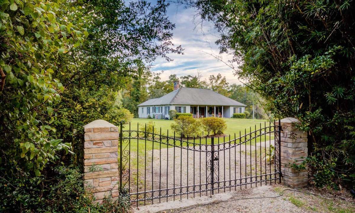 Slidell House | Bayou Liberty Waterfront Estate