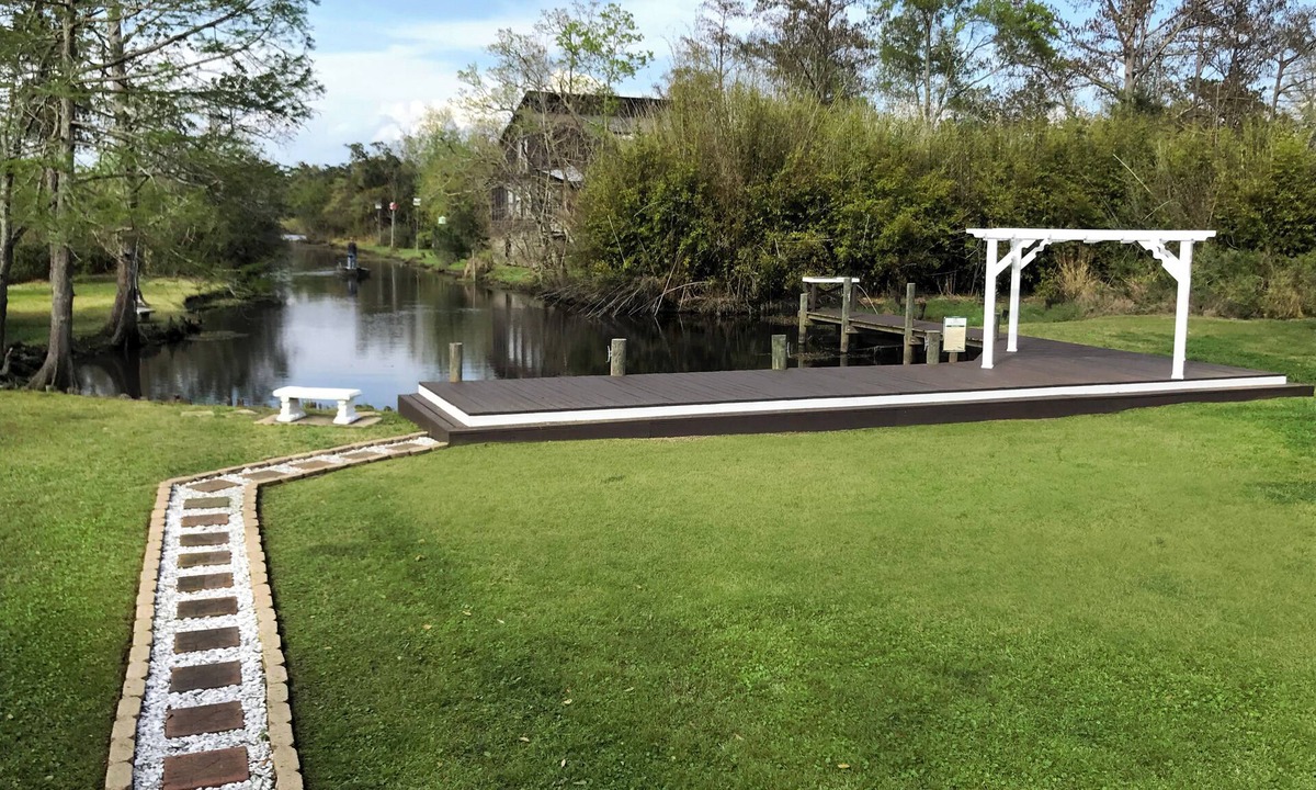 Slidell House | Bayou Waterfront Getaway in Luxury- 25 Min to New Orleans