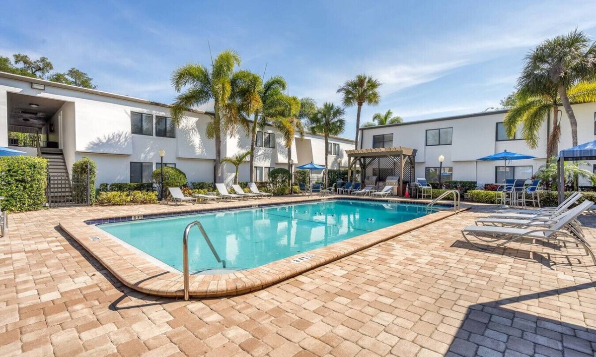 SoHo Apartment | Bayshore Hideaway | Pool, Gym & Free Parking