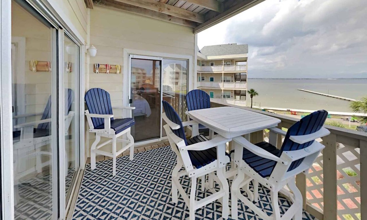 Pensacola Beach Condo | Baywatch C5 | Pier View, Walk to Beach, Pool