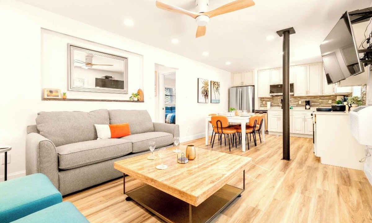 Treasure Island Hotel | 🌇 BBR #11, Steps to the Beach, HTD Pool, 2 Bed Apt w/Kitchen,1 King & 2 Queens!