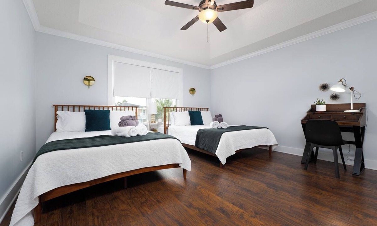 Jacksonville Beach House | Be A Nomad | 3BR Townhouse 1 Block Jacksonville Beach Sleeps 7