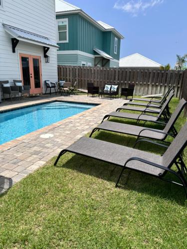 Sunnyside House | Beach Escape! 4BR Pool Home, Sleeps 15, Game Room & Minutes to 30A & Pier Park