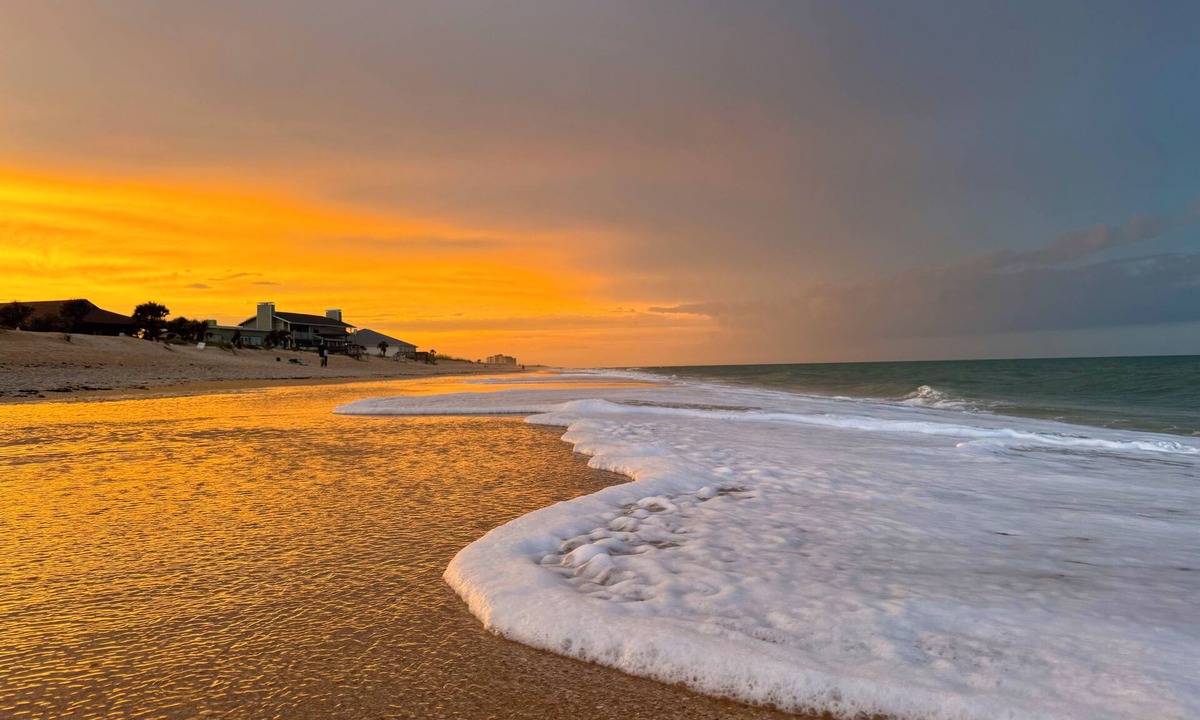 Marineland Acres House | Beach Escape wth Hot Tub - Walk to Ocean - Dog Friendly