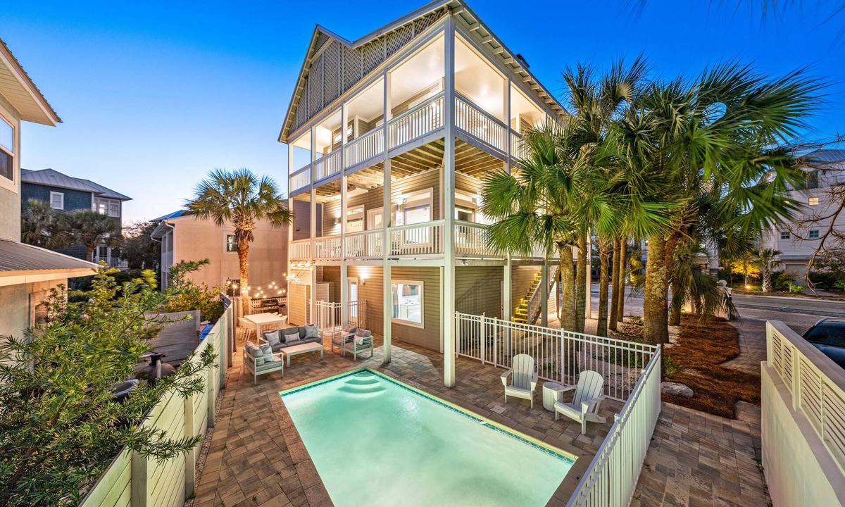 Seawalk Circle House | Beach Music l 30A l Bike to Seaside l Outdoor Dining l Pool l Bikes
