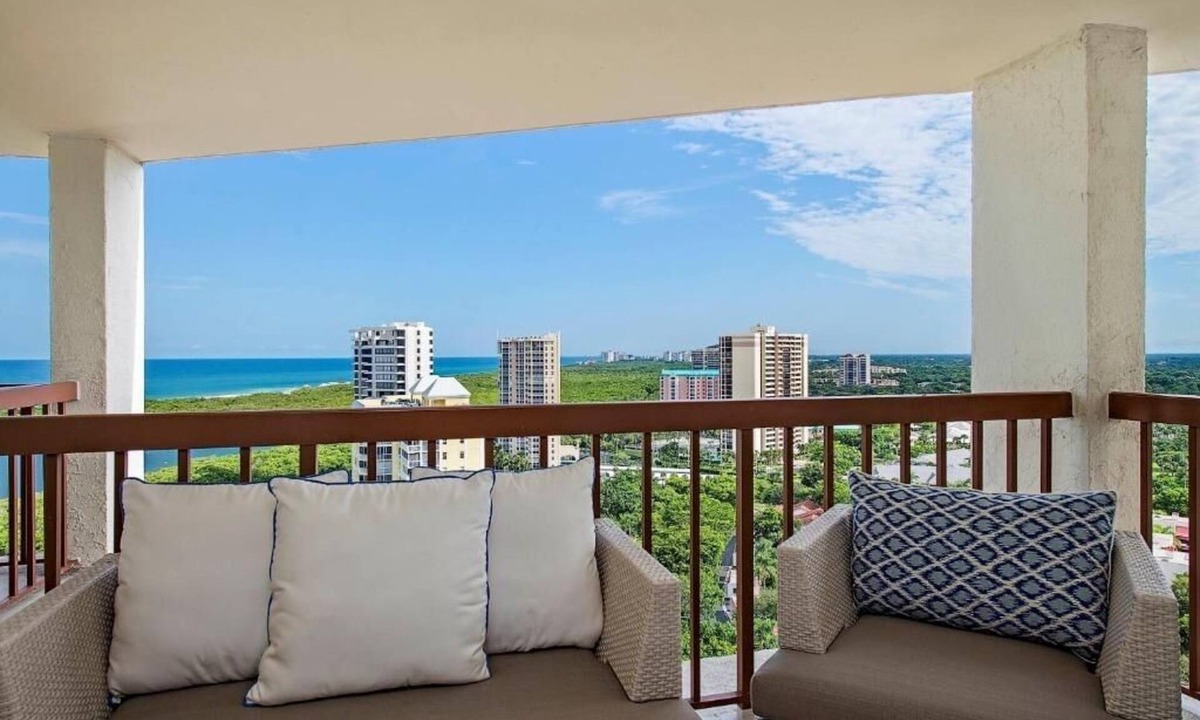Pelican Bay Resort | Beach Resort Stay Perfect for Romantic Getaways | Scenic Sunset at Your Room
