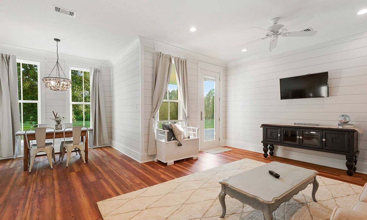 Old Town House | Beachfront 1 bedroom on the beach in Bay St Louis. Walking distance to Main St!