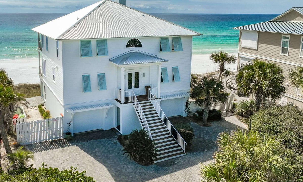 Gulf Trace House | Beachfront 3 Ocean View Suites COMPLIMENTARY DAILY BEACH CHAIR UMBRELLA SERVICE