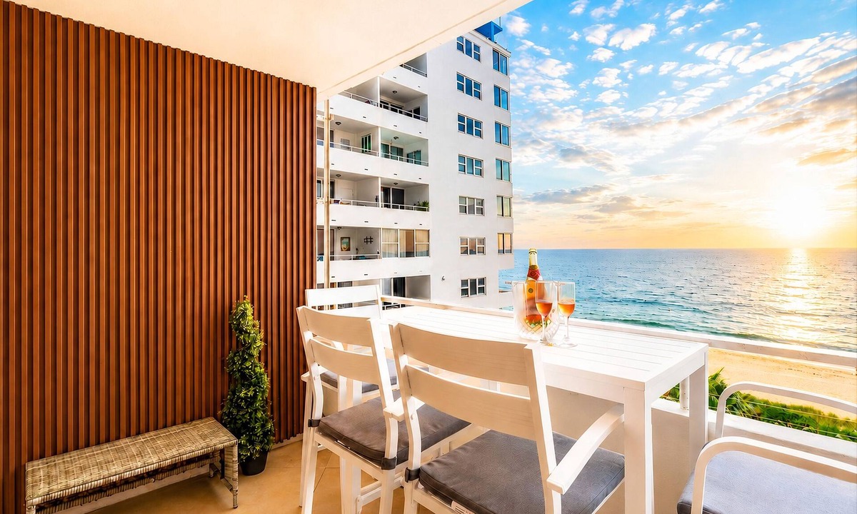 Galt Mile Condo | Beachfront Condo with Pool, Balcony & Ocean Views