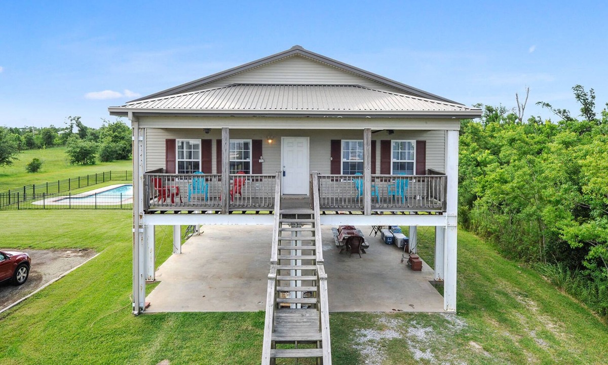 Waveland House | Beachfront cottage with pool perfect for families