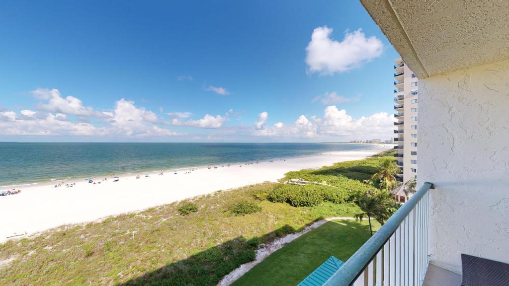 Marco Island House | Beachfront Living at the Apollo I On-Site Sunset Grille Tiki-Restaurant