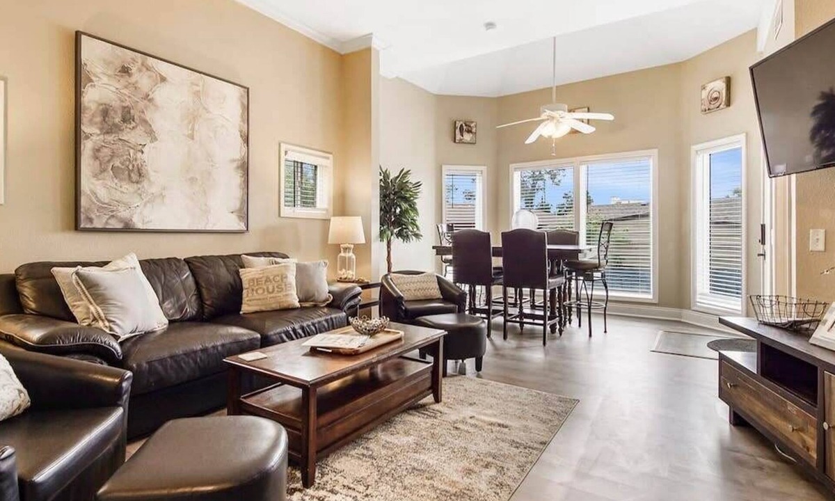Holiday Beach House | BeachLife Unit C Getaway Sleeps 12