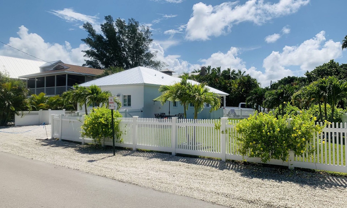 Anna Maria Cottage | Bean Point Beach Cottage -North End of Anna Maria Island lovely sand & sunsets!