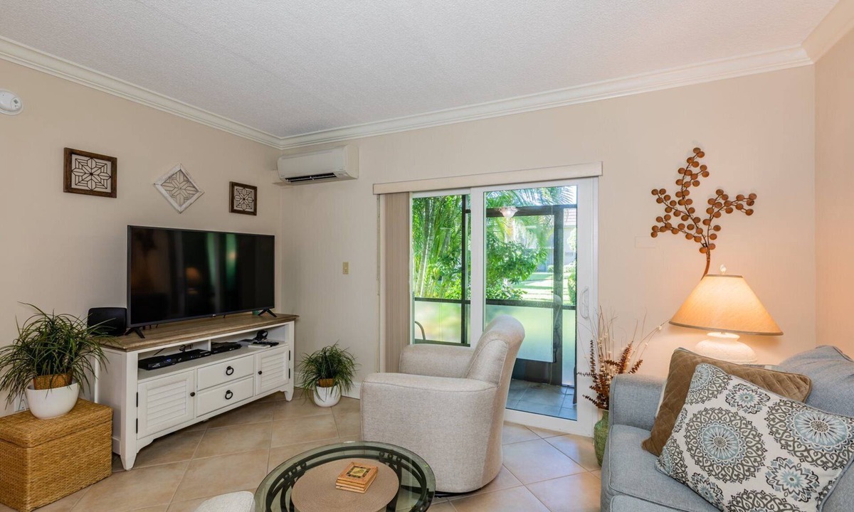 Marco Island Condo | Beautiful 1st floor condo located close to public beach