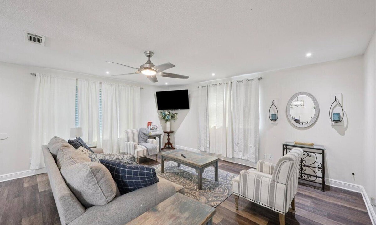Bridge City House | Beautiful 3 bedroom 2 1/2 bath in Bridge city
