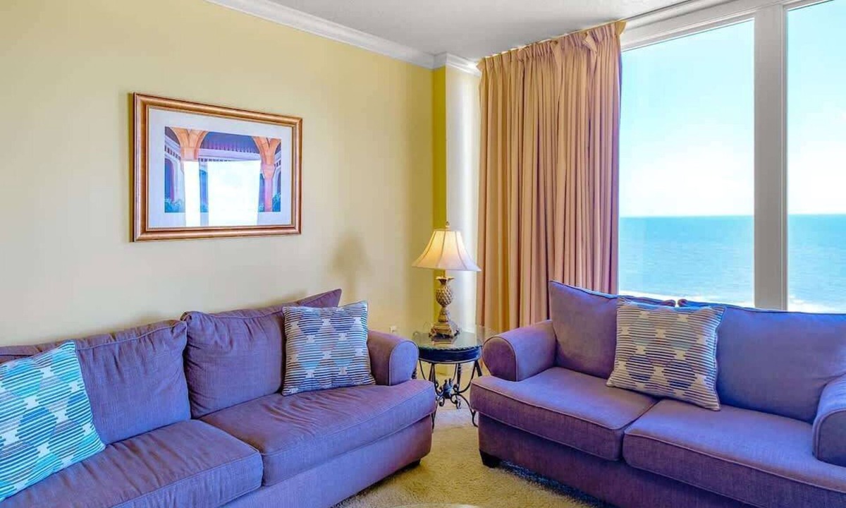 Gulfport Condo | Beautiful 3 Bedroom/3 Bathroom Condo Overlooking