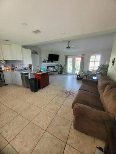 Ono Island House | Beautiful 3 bedroom home 4 minutes from the beach