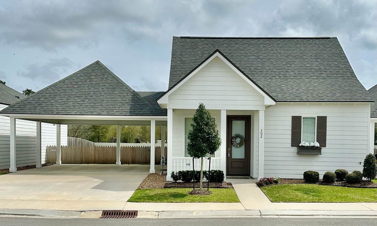 Milton House | Beautiful 3 Bedroom-2 bath home in a quite gated community!