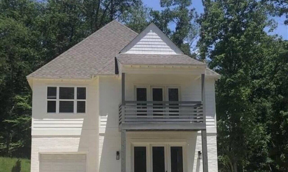 Hoover House | Beautiful 4 bedroom in Vestavia Hills! Spacious Family Retreat!
