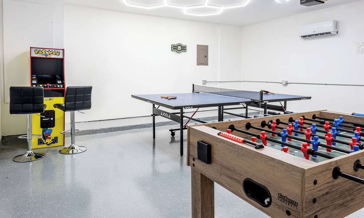 Hutto House | Beautiful 4-bedroom house with pool and a game room welcoming Hutto