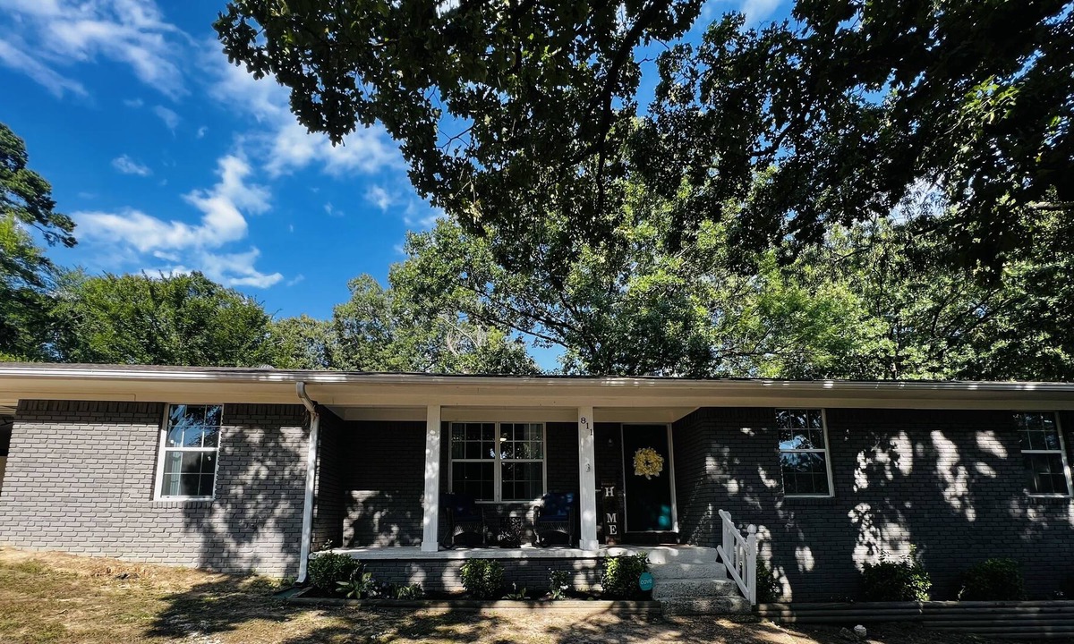 Benton House | Beautiful, cheerful and cozy 4BDR home