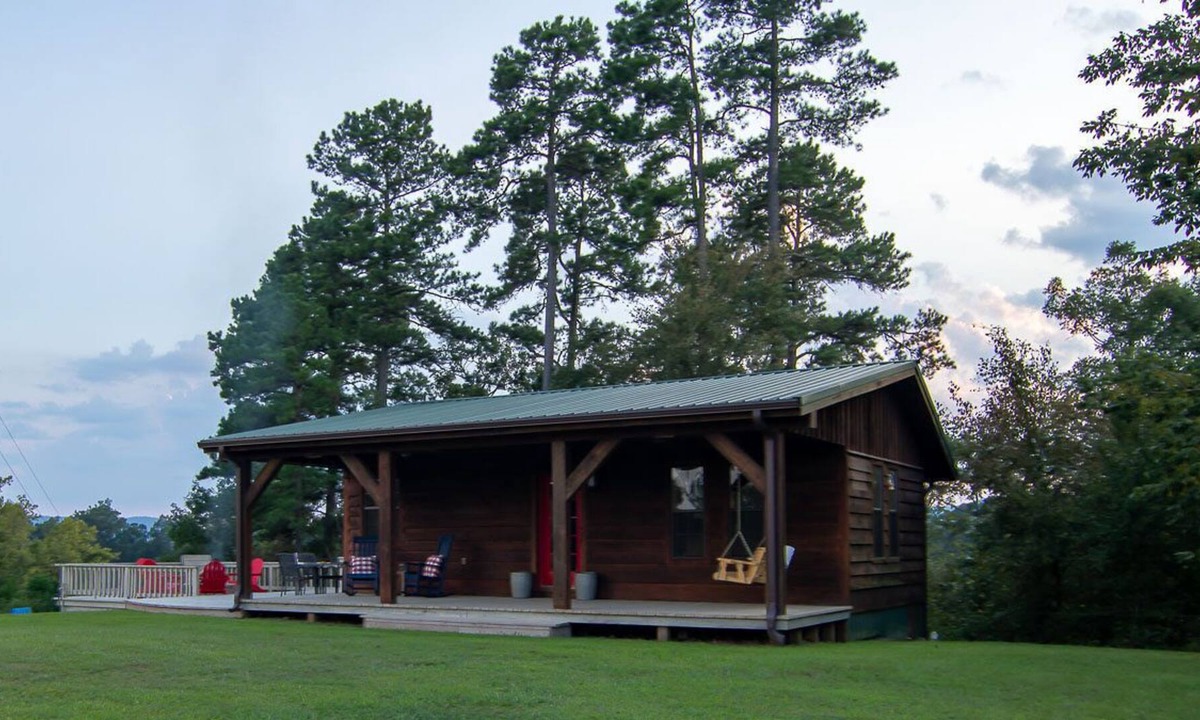 Smithville Cabin | Beautiful Coulples Cabin! 26 minutes north of Hochatown!