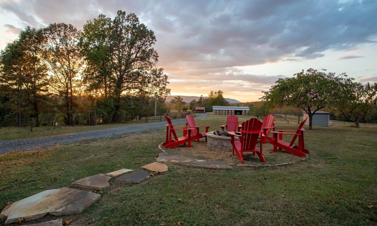 Smithville Cabin | Beautiful Farmhouse North of Broken Bow! 74 private acres-Stocked Pond!