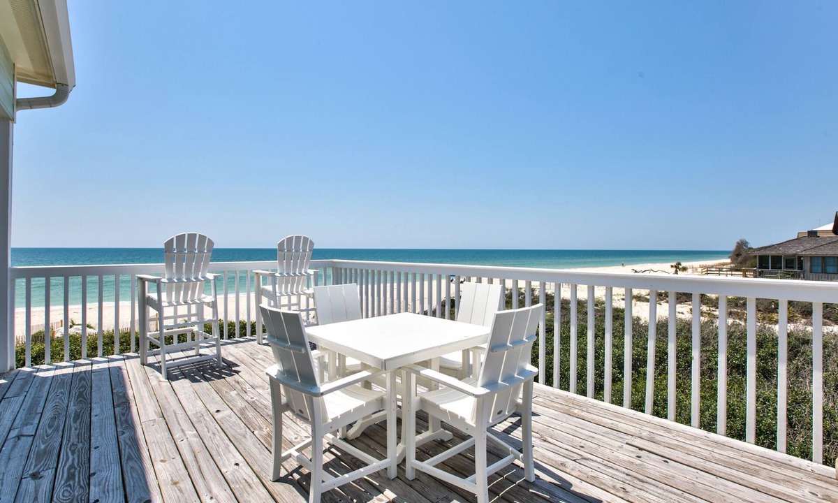 Treasure Beach Village House | Beautiful Fully Renovated Beachfront Home in the Plantation: 3BR/3.5BA + BonusRm