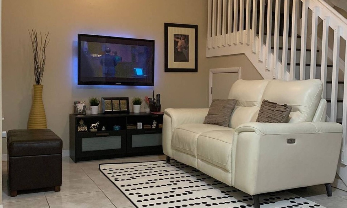 Doral House | Beautiful Lakeview Doral Townhome
