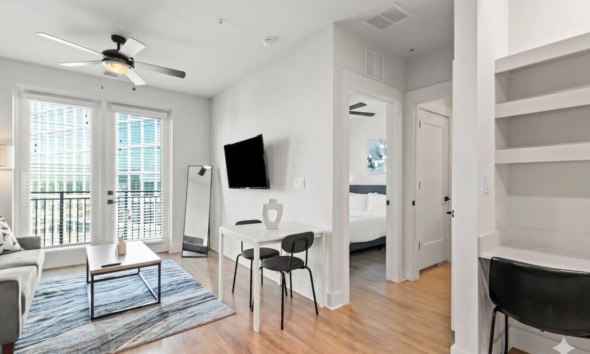 North Hyde Park Apartment | Beautiful Modern 1BD | Walk to Raymond James!