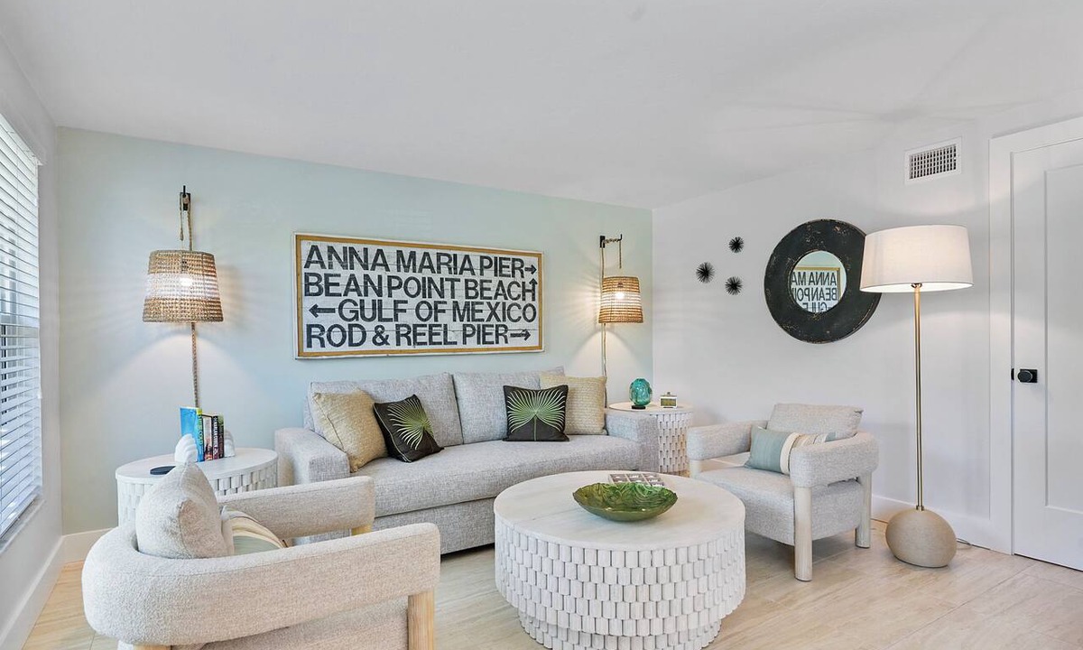 Anna Maria Condo | Beautiful Villa, Perfect Small Getaway. Close to beach, beach gear provided!