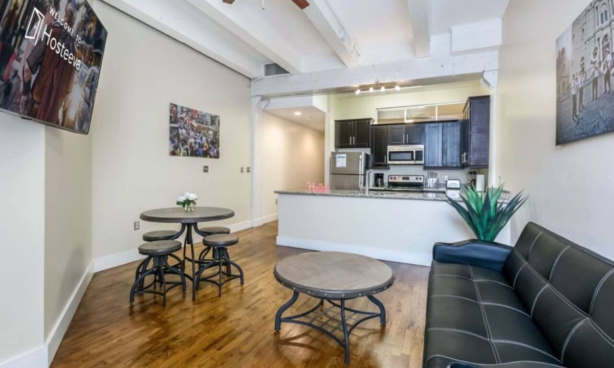 Central Business District Hotel | Beautifully Designed 1BR Condo Near French Quarter