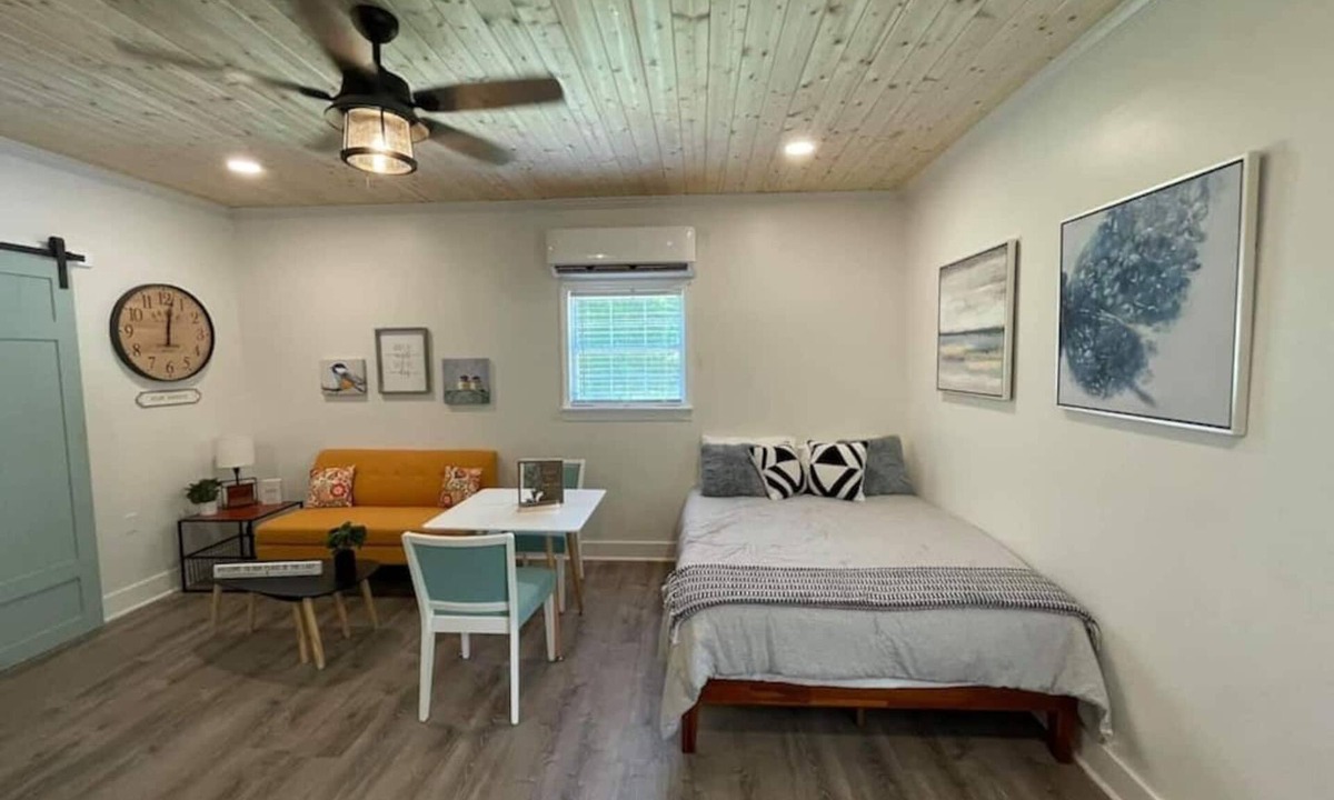Winchester Apartment | Beautifully Renovated Studio 2 miles from the Marina