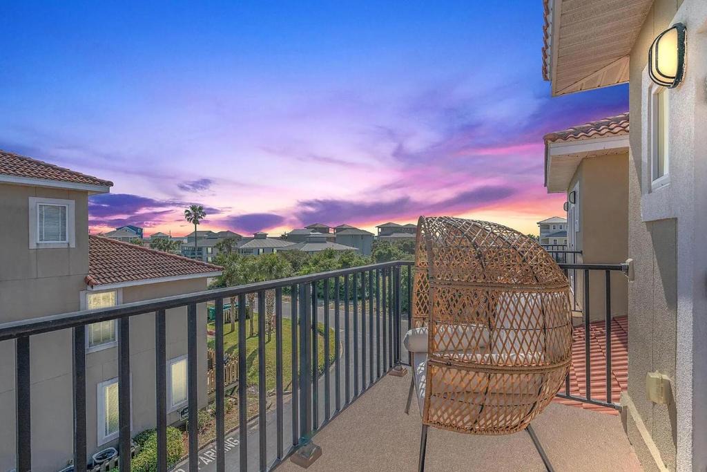 Sunnyside House | Bella Costa 160- Sandy Feet Retreat