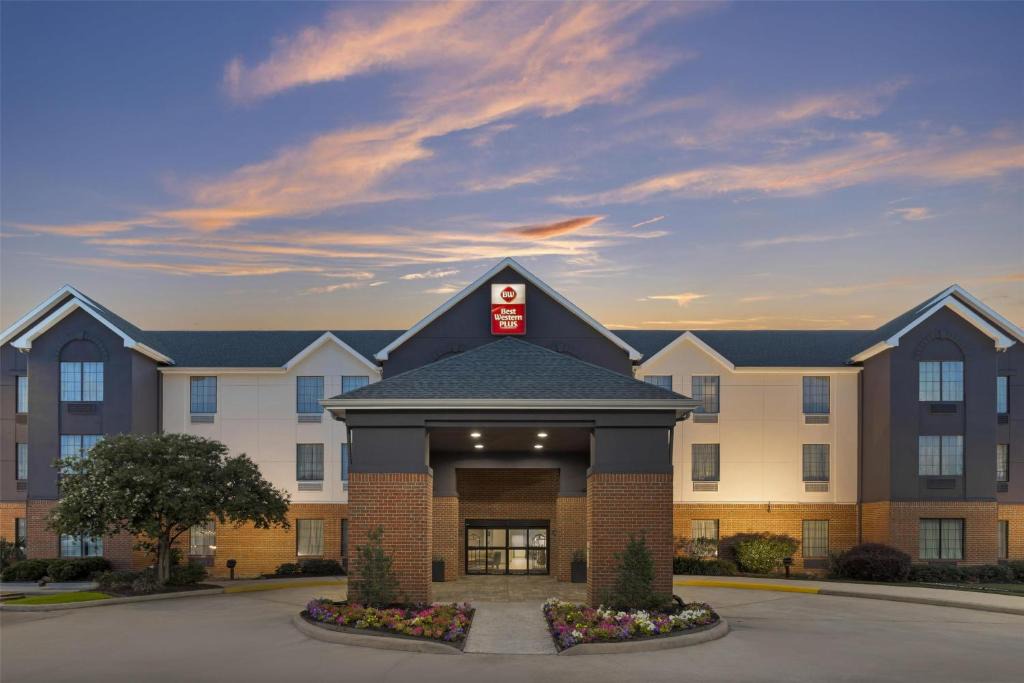 Sulphur Hotel | Best Western Plus Executive Hotel & Suites